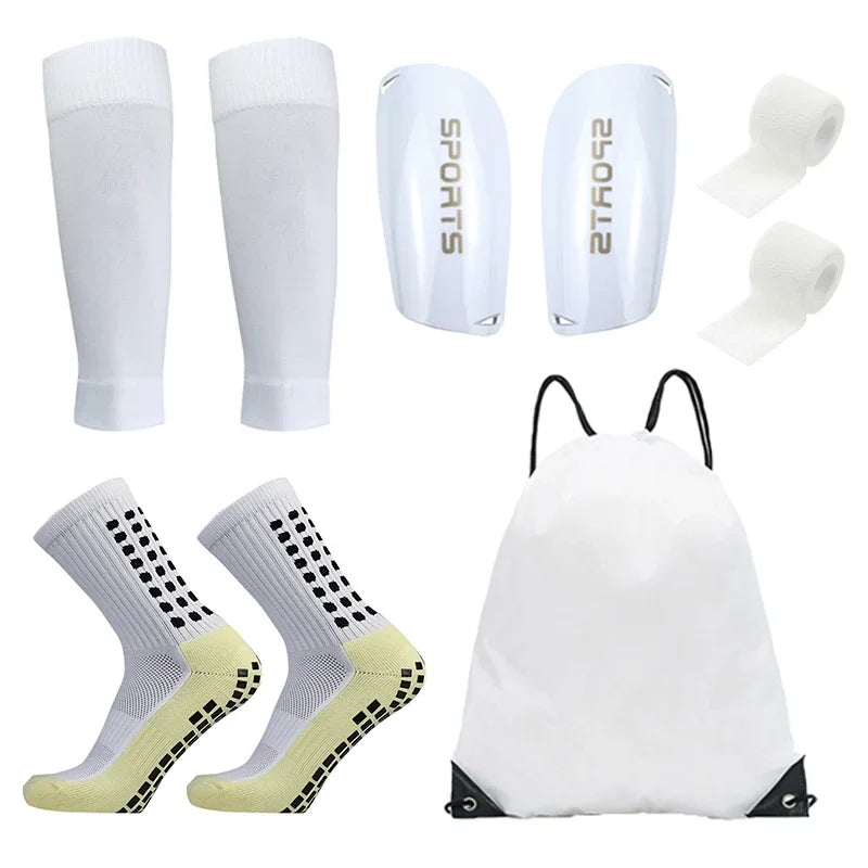 Pack esencial futbolista con espinilleras, calcetines y mochila