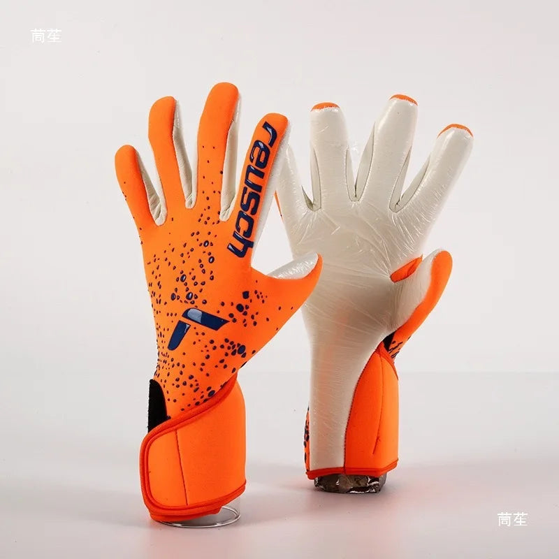 Detalle protección de dedos en guantes de portero FutLab
