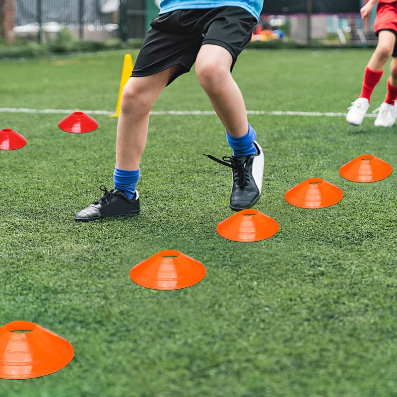 Conos de entrenamiento naranjas para fútbol