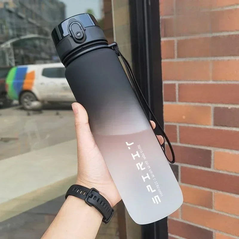 Botella deportiva resistente a fugas en colores vivos